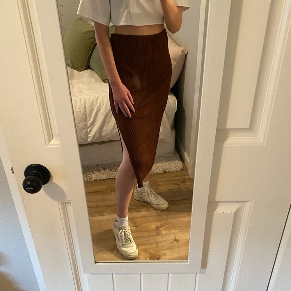 Pleated Midi skirt